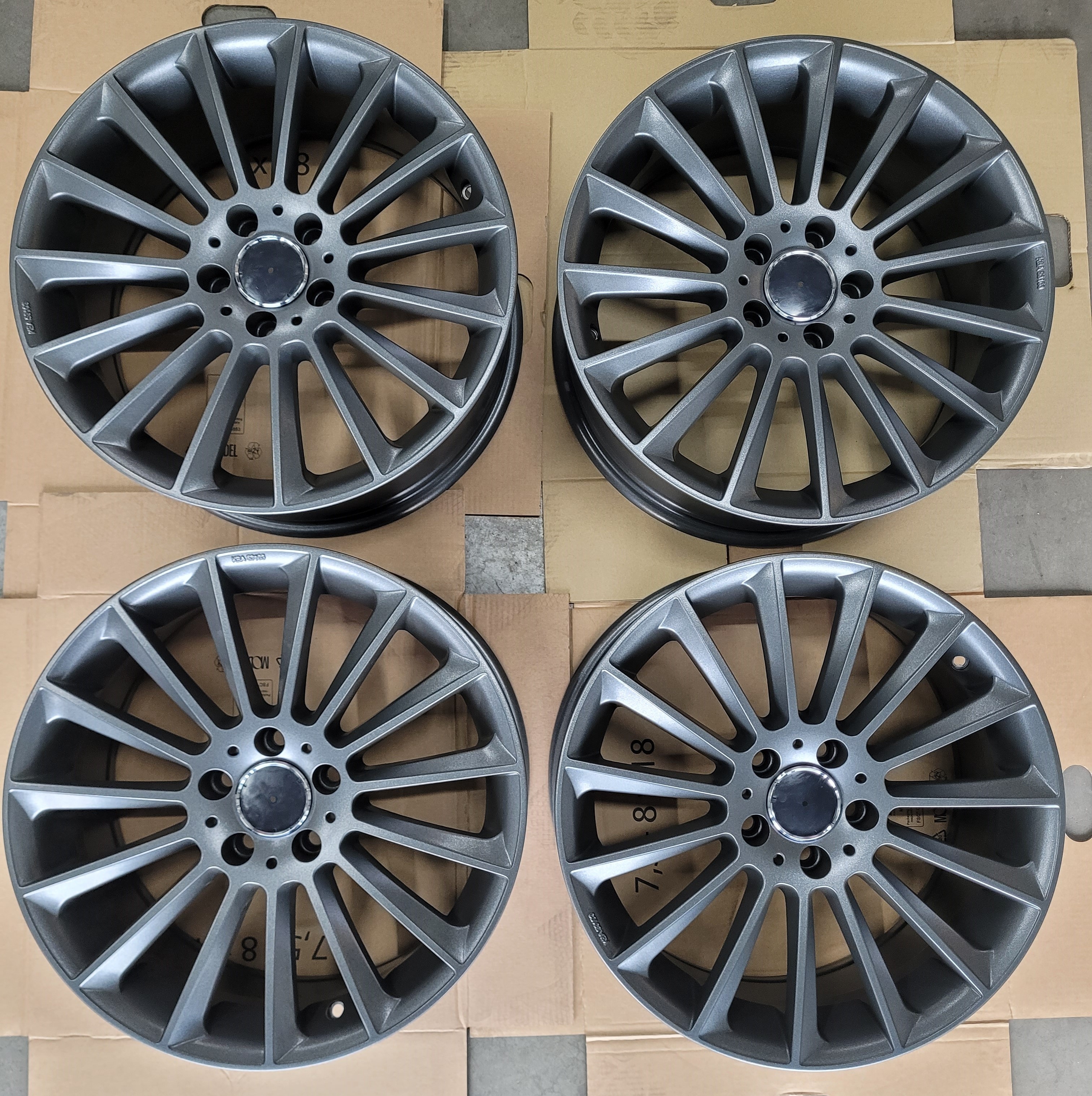 Alufelgen Carmani CA17 4 Stk. 18 Zoll Felge 8x18 et45 5x112