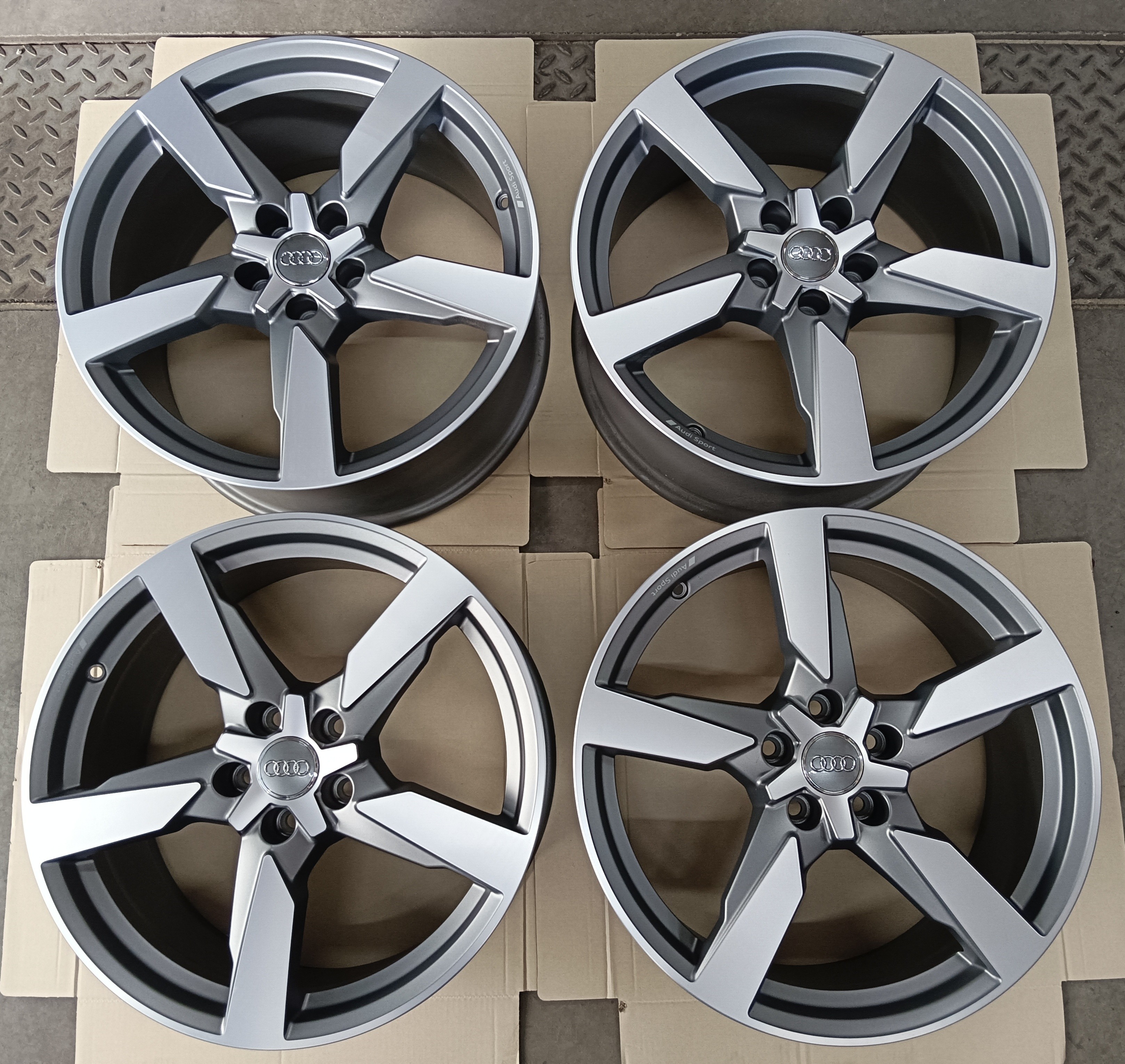 Alufelgen Original 4 Stk. Audi TTS TTRS 8S 19 Zoll Felge 9x19 et52 5x112 8S0 601 025BH 57,1mm