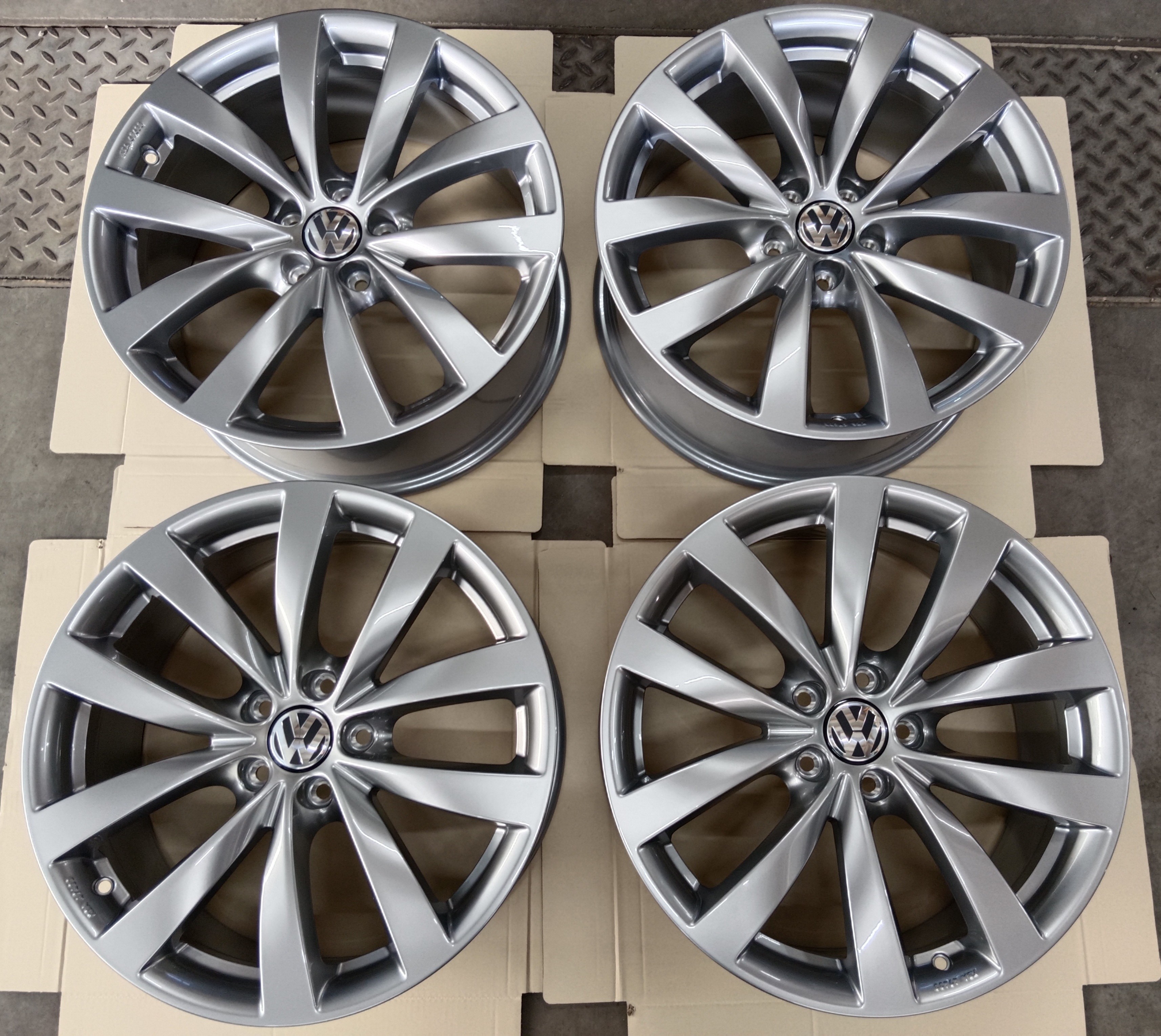 Alufelgen Original 4 Stk. VW Tiguan Passat T-Roc 19 Zoll R Line Felge 8x19 et41 5x112 1K8 071 499 57,1mm